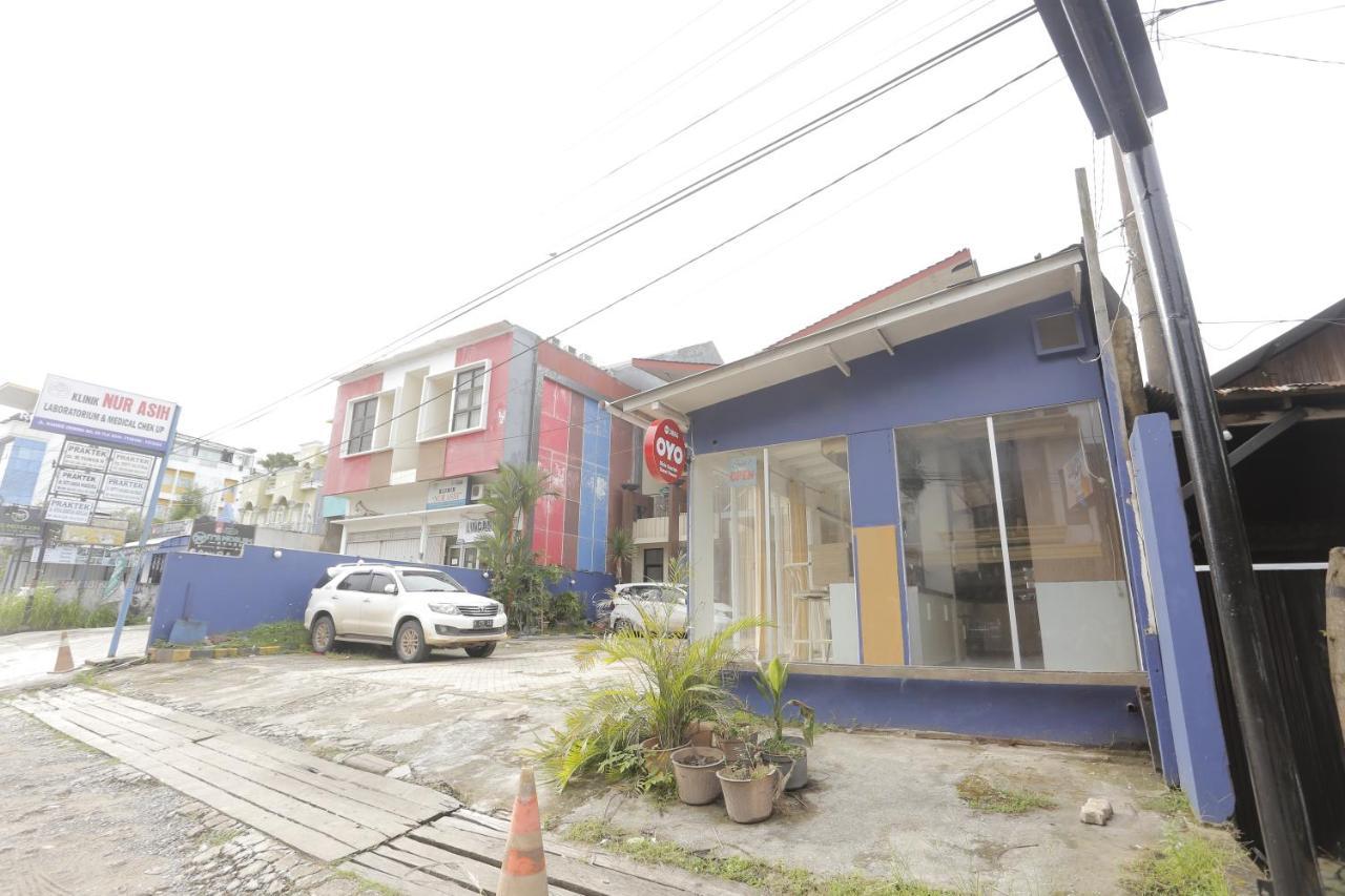 Oyo 3884 Dixie Syariah Guest House Samarinda Esterno foto