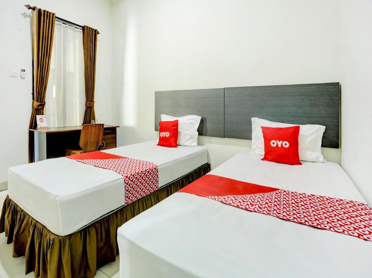 Oyo 3884 Dixie Syariah Guest House Samarinda Esterno foto