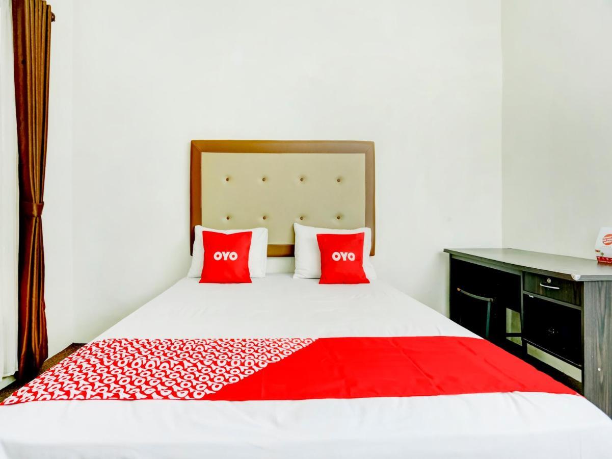 Oyo 3884 Dixie Syariah Guest House Samarinda Esterno foto