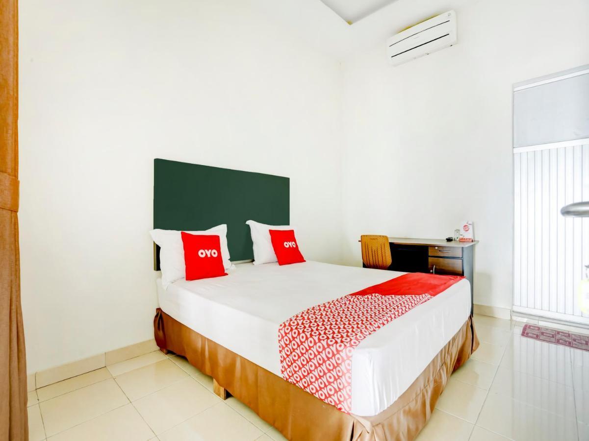 Oyo 3884 Dixie Syariah Guest House Samarinda Esterno foto