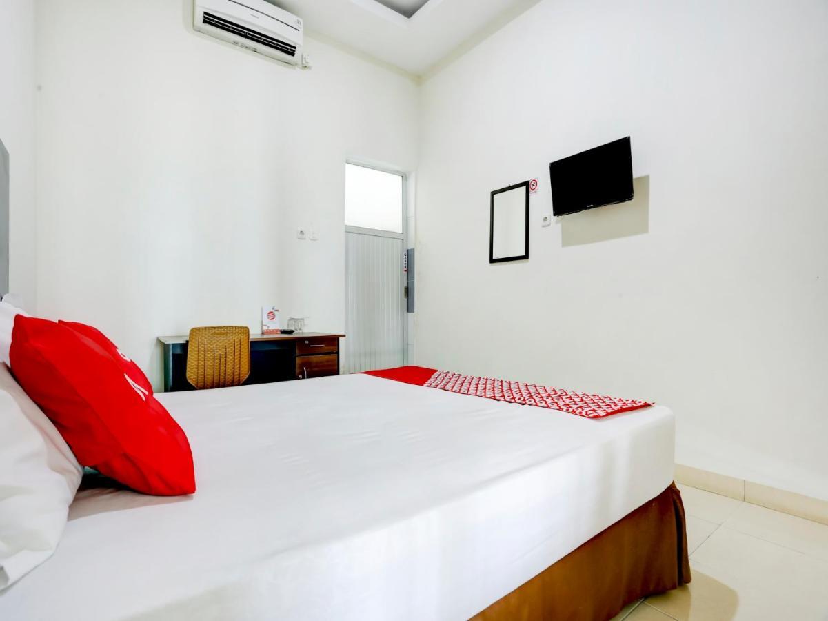 Oyo 3884 Dixie Syariah Guest House Samarinda Esterno foto